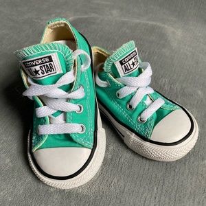 Converse Toddler sz 5